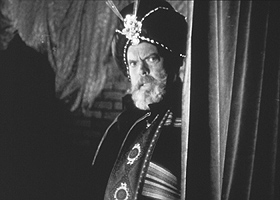 Orson Welles as Abu Kahn in The Magic Show. © Filmmuseum Muenchen/Orson Welles Collection