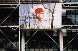Travel(s) in Utopia exhibition banner fixed to the steel frames of the Pompidou